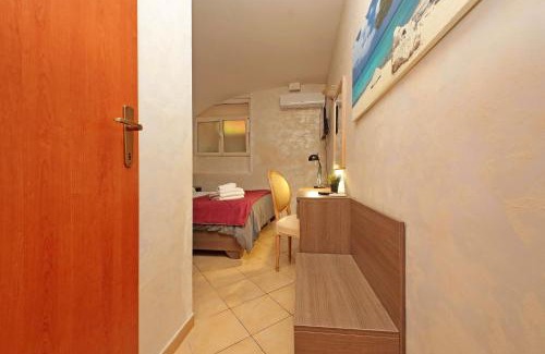 Monti Apartment | Gallery Home