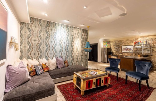 Sobro Condo | Gallery Loft *Walk to Broadway* PrintersAlleyLofts