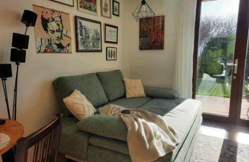 Altmuenster Apartment | Gallery - Terrasse mit Seeblick und Garten