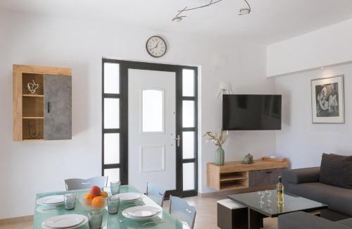 Ialyssos Apartment | Gallery7B