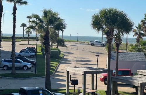 Galveston House | Galveston beach front and ocean views at Casa Del Mar
