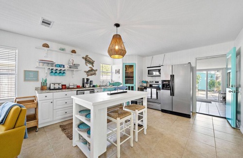 Galveston House | Galveston Gem: Two Homes, Pool & More Amenities
