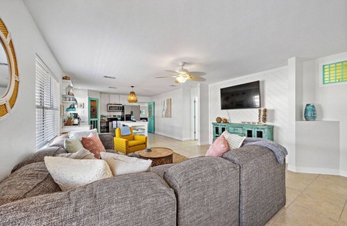 Galveston House | Galveston Gem: Two Homes, Pool & More Amenities