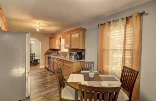 Galveston House | Galveston Getaway 4 blocks from the beach