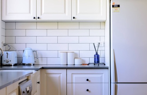 Orange House | Gambell Cottage | Country Charm