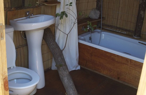 Lopes Hotel | Gamboozini Lodge