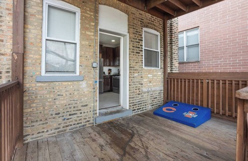 Wrigleyville Apartment | Game Day Getaway - 3BR in Vibrant Wrigleyville