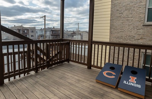 Wrigleyville Apartment | Game Day Getaway - 3BR in Vibrant Wrigleyville