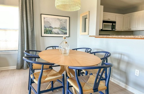 Six Mile Condo | Game Day Lake Retreat - Close to Clemson - Sunset views of Lake Keowee