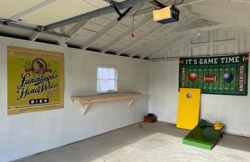Green Bay House | Game Day on Rockdale
