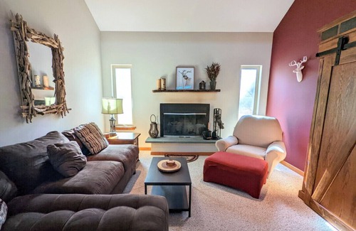 Albrightsville House | ☆ Game Garage! Spacious Home, Sleeps 10 ☆