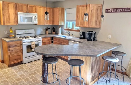 Albrightsville House | ☆ Game Garage! Spacious Home, Sleeps 10 ☆