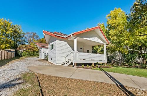 Fayetteville House | Game On Premiere Entertainment-Packed Getaway