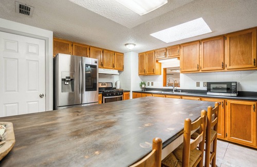 Odessa House | Game Room - 6 Beds - Pet Friendly - Large Kitchen - BBQ