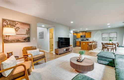 Tumwater House | Game Room and Deck Family-Friendly Tumwater Gem