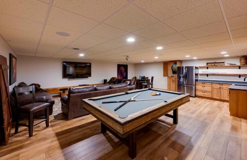 Waverly House | Game Room and Patio Bremer House Waverly Rental