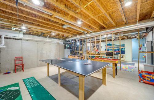 Bellaire House | Game Room and Yard Family-Friendly Bellaire Home!