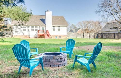 Spring Hill House | Game Room Fenced backyard Sleeps 10 Fire Pit