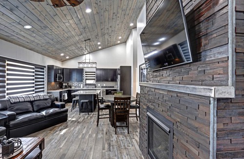 Deadwood House | Game room, fully paved roads, WiFi and luxury finishes