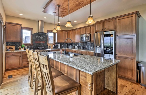 Grand Lake House | Game Room & Hot Tub: Luxe Grand Lake Retreat!