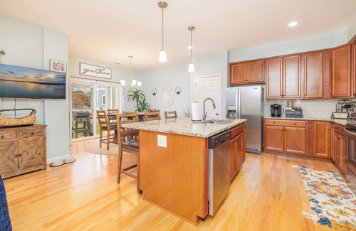 Eatons Crossing House | Game Room! Pontoon Rental~Boat Slip~Fire Pitnn