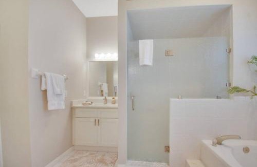 Palm Harbor House | Game room ,Saltwater ,pool Spa - Tropical Oasis!