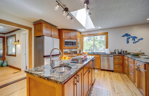 Bellaire House | Game Room & Yard: Family-Friendly Bellaire Home!