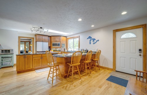 Bellaire House | Game Room & Yard: Family-Friendly Bellaire Home!