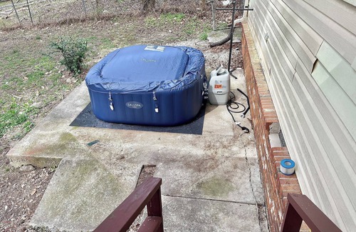 Morrow House | Game Table - Hot Tub - Home Theater - Sleeps 8