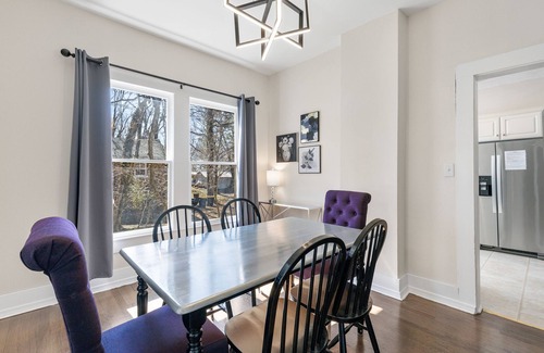 Harrison House | Game Themed, sleeps 12, king beds, walking distance to downtown & splash pad!
