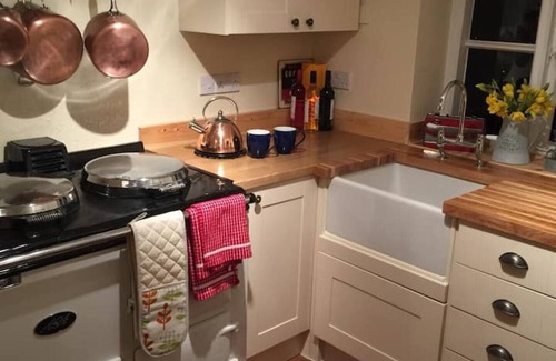 King's Lynn Cottage | Gamekeepers Cottage, hot tub & open fire.