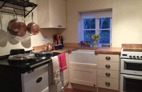 King's Lynn Cottage | Gamekeepers Cottage, hot tub & open fire.