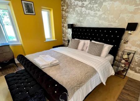 Llangollen House | Gamelin