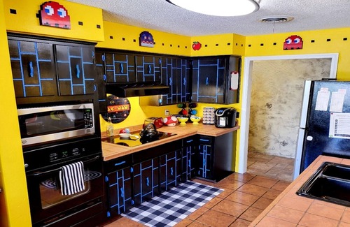 Amarillo House | ⭐️ GAMER HAVEN ⭐️ UNIQUE ARCADE & SELFIE MUSEUM VACATIONHOME 🕹 🤳 PETS🐾 ✅