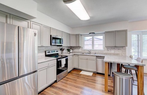 Windsor Heights House | GameRoom/2BD/Fast Wi-Fi