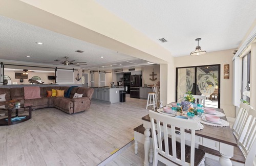 Palm Harbor House | GameRoom | Canal | Large Dock | Pool | Pets OK! 6 beds