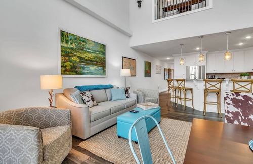 Indian Point Condo | Games, Gorgeous Lake Views, Private Deck, Bunk Bed, Near Silver Dollar City, Free Daily Fun!