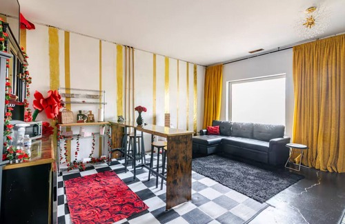 Charlotte House | GAMES & SUITE entire basement
