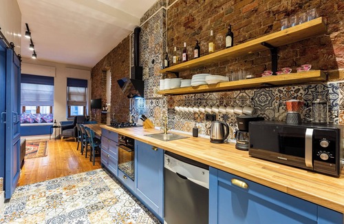 Galata Villa | Ganbaru Tours-Private Triplex in Galata