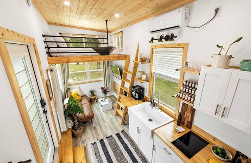 Lake City Cabin | Ganesh Tiny Home at Ichetucknee Springs