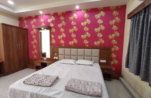 Varanasi Hotel | Ganga Vatika Banquets & Guest House