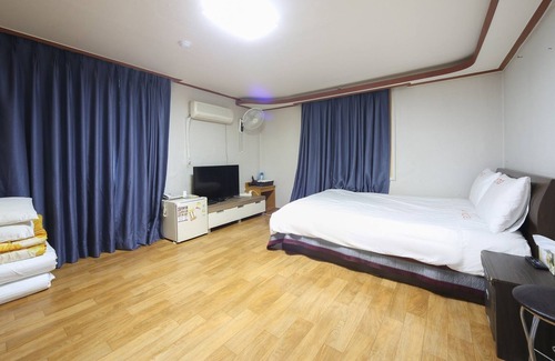 Kangjin-eup Hotel | Gangjin Buseong Park