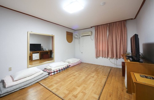 Kangjin-eup Hotel | Gangjin Buseong Park