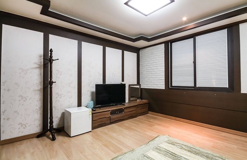 Gangjin Hotel | Gangjin Soo