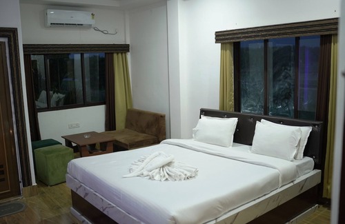 Neora Hotel | Gangotri Resort