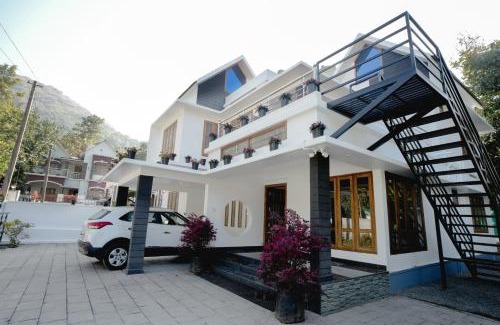 Pirmed House | Ganjes Premium Villa Thekkady