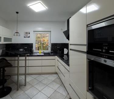 Nordwest House | Ganzes Ferienhaus in Leipzig mit Garage und Fußbodenheizung