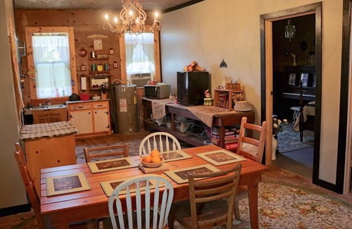 Caddo Gap Apartment | Gap Mercantile Cottage