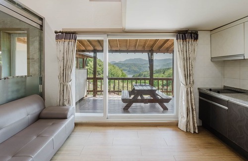 Oeseo House | Gapyeong Art Pension