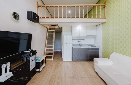 Oeseo House | Gapyeong Art Pension